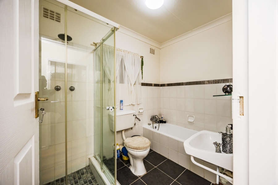 3 Bedroom Property for Sale in Sunnyridge Eastern Cape
